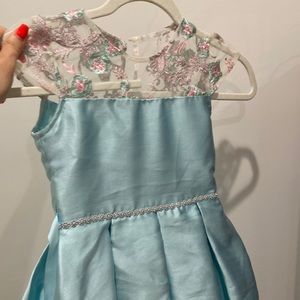 Little Girls Baby blue dress size 7